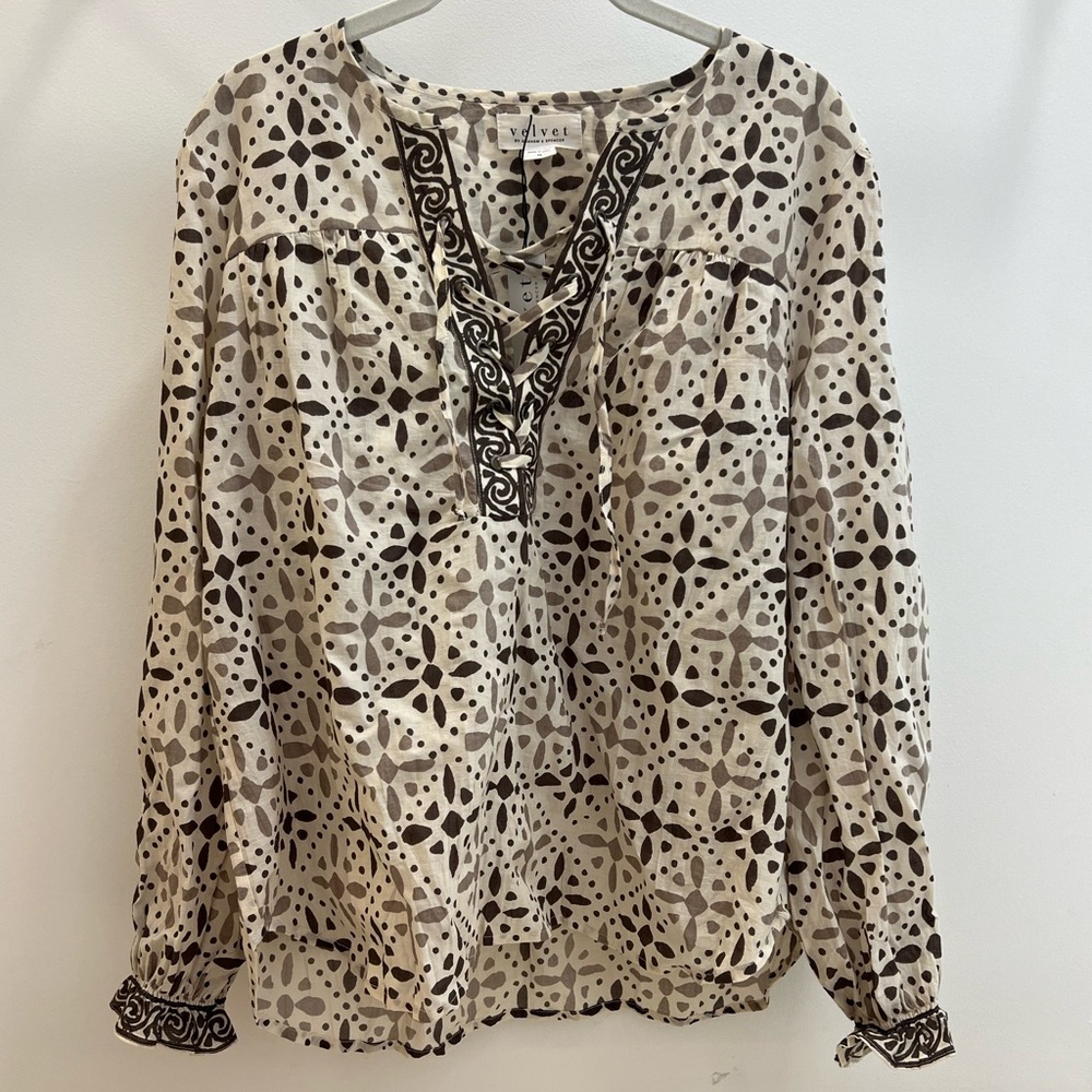 NWT Velvet by Graham & Spencer Audette Top - Pebble